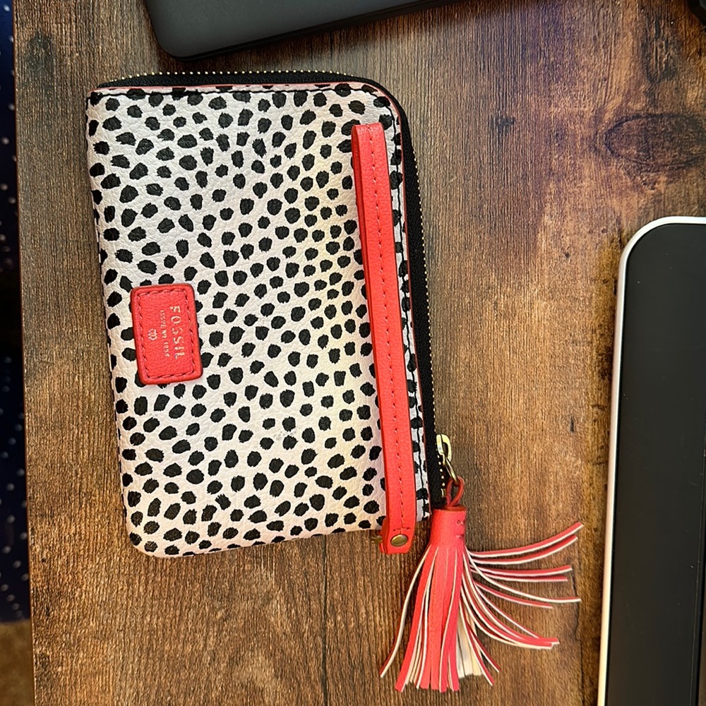 Fossil wristlet. Great condition. Carried a couple of times.